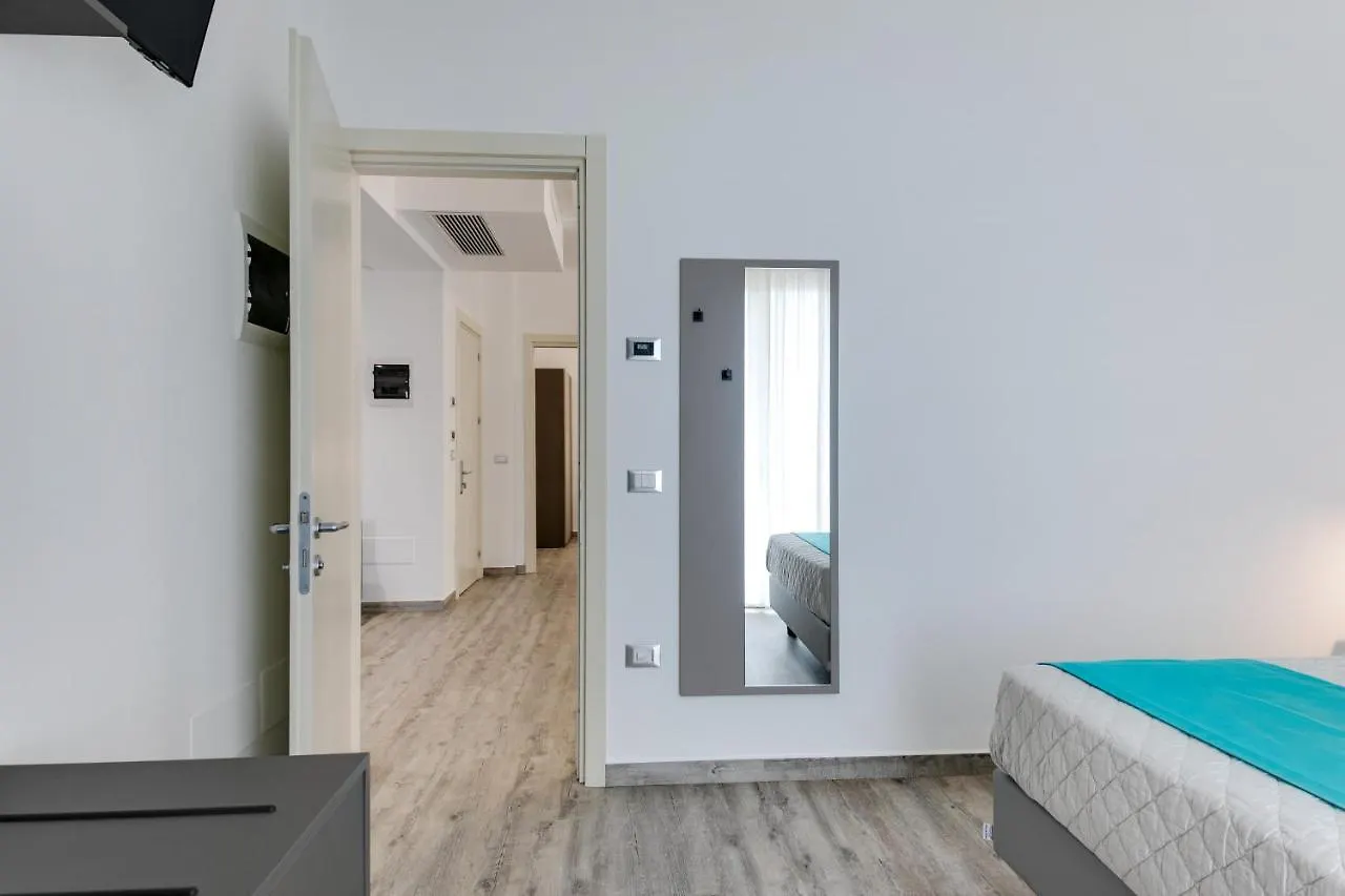 *** Ξενοδοχείο με διαμερίσματα Elegance Suite Apartments - Siroli Collection Τσέρβια Ιταλία